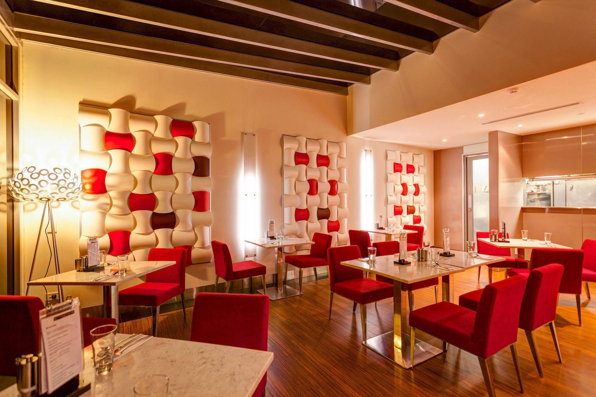 Mantra Charles Hotel Λόντσεστον Εξωτερικό φωτογραφία